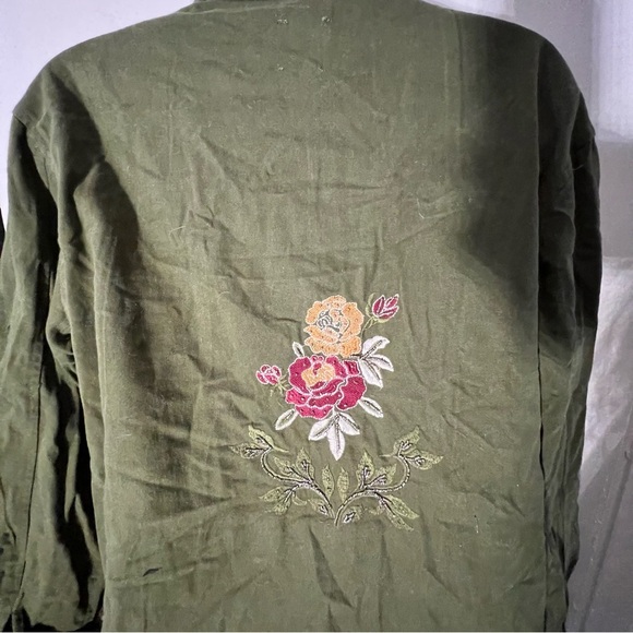 Francesca’s Collections Green Utility Jacket with Floral Embellishment - Picture 5 of 8